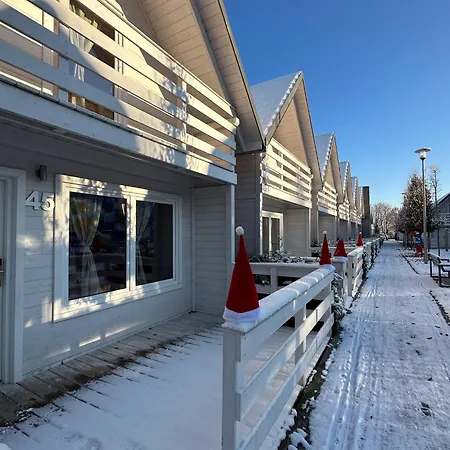 & Prázdninový areál Rowy (Pomerania)